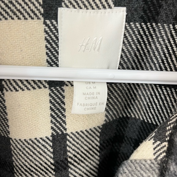 H&M plaid shacket size M - Picture 3 of 3